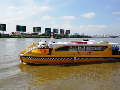 Tàu buýt đường sông được hạ thủy hôm 21/8. Ảnh: Báo Người lao động