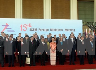 Phó Thủ tướng, Bộ trưởng Ngoại giao Phạm Bình Minh (hàng đầu, thứ tư từ trái sang) và các Trưởng đoàn chụp ảnh chung.