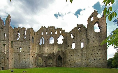 Bức tường ghen tỵ, địa điểm du lịch nổi tiếng ở Ireland. Ảnh: AmusingPlanet.