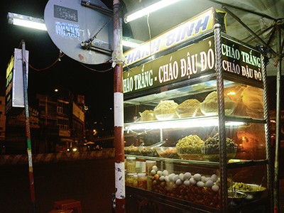 Ba quán ăn sát mặt đường đông khách ở Sài Gòn