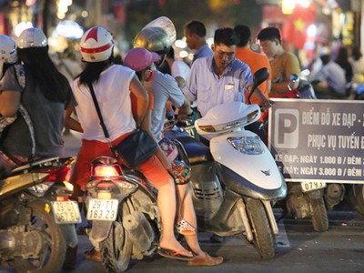 Giá trông giữ ôtô, xe máy tại khu vực quận trung tâm sẽ tăng