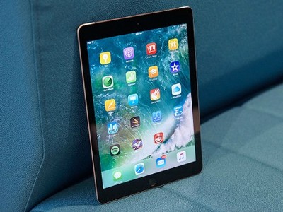 Apple có thể ra iPad 9,7 inch mới, tập trung vào phân khúc giá rẻ. Ảnh minh hoạ.