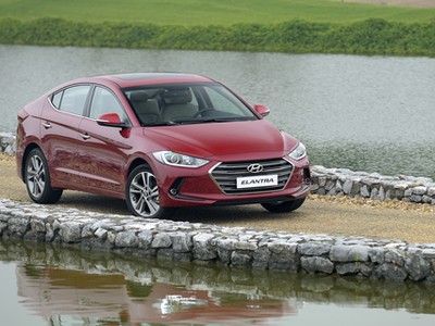 Elantra hiện bán ra ở Việt Nam thuộc thế hệ thứ 6, lắp ráp ở nhà máy của Hyundai Thành Công tại Ninh Bình