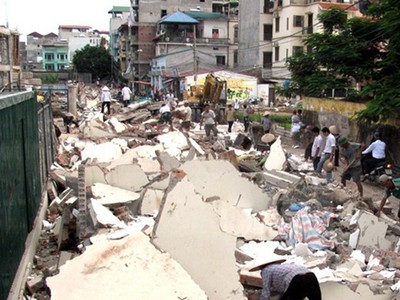 Hà Nộ phá dỡ những công trình xây dựng trái phép. (Ảnh: Đỗ Hảo/TTXVN)