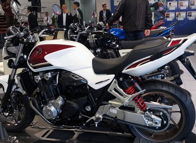 Honda CB1300 Super Four bán ra tại thị trường Nhật Bản với mức giá tương đương 12.000 USD.