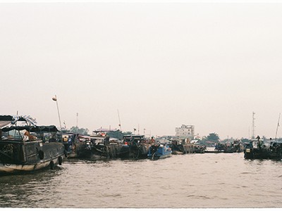 Chợ nổi Cái Răng bắt đầu nhộn nhịp từ 3h đến 4h sáng, đến tầm 9h sáng là vãn. Ảnh: Phong Vinh