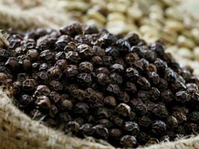 Giá CIF nhập khẩu tối thiểu đối với hồ tiêu là 500 rupi/Kg (khoảng 7,75 usd/kg) sẽ khiến xuất khẩu hồ tiêu Việt Nam sang Ấn Độ gặp khó.