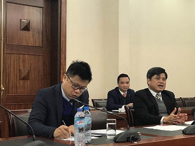 Ông Trần Thành Nam, Thứ trưởng Bộ Nông nghiệp và phát triển Nông thôn (ngoài cùng bên phải) đang phát biểu.