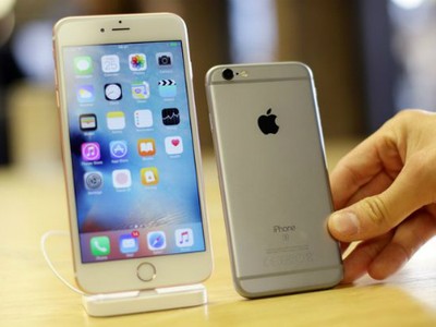 Pin chai dần theo thời gian khiến Apple phải giảm hiệu năng của máy để kéo dài thời lượng pin.