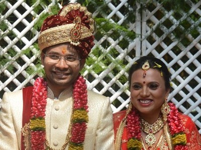 Chủ rể và cô dâu được tặng 1.600 USD Bitcoin trong hôn lễ. Ảnh: BBC.