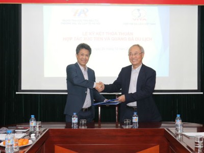 Đại diện Hiệp hội Du lịch Việt Nam và HPA tại lễ ký kết