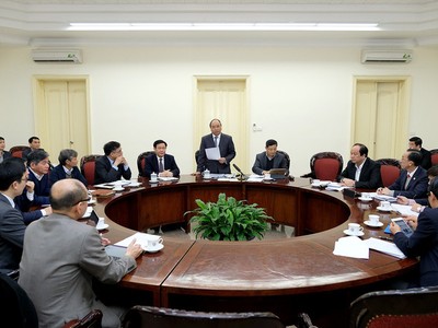 Thủ tướng chia sẻ tâm tư với các chuyên gia là thành viên Tổ tư vấn ngày 23/12 (ảnh VGP)