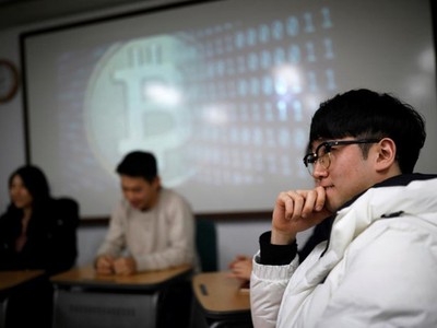 Câu lạc bộ nghiên cứu tiền ảo tại một trường đại học ở Seoul, Hàn Quốc. Ảnh: Reuters.