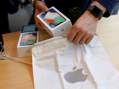 Nếu mua iPhone xách tay, người dùng cần đến các cửa hàng uy tín.