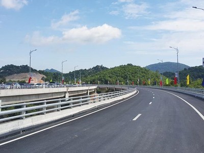 Dự án hầm Đèo Cả - do doanh nghiệp trong nước thực hiện - không những rút ngắn thời gian xây dựng, mà còn bảo đảm chất lượng và tiết kiệm khá nhiều chi phí. Ảnh: Đ.T