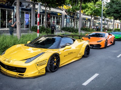 Dàn siêu xe triệu USD trên phố Sài Gòn