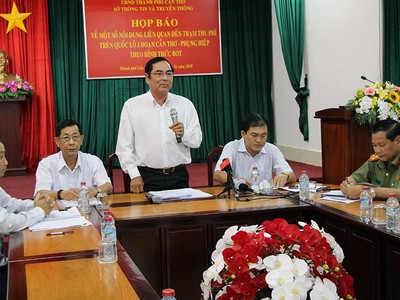 Ông Đỗ Hoàng Trung - Giám đốc Sở TT-TT Cần Thơ tại buổi họp báo.