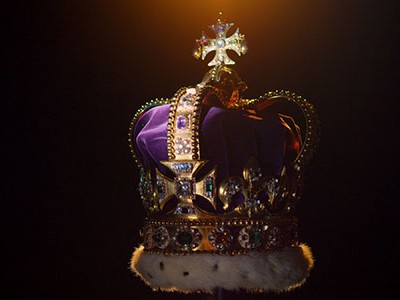 Chiếc vương miện của Nữ hoàng Anh. Ảnh: BBC.