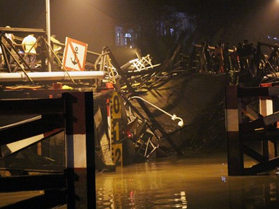 Cầu Long Kiểng bị sập đêm 19/1. Ảnh: Duy Trần.