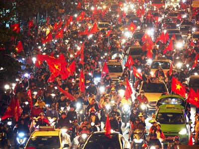 Nhiều lãnh đạo doanh nghiệp lên kế hoạch tổ chức nhân viên đi cổ vũ U23 Việt Nam đá chung kết vào cuối tuần này. Ảnh: Ngọc Thành