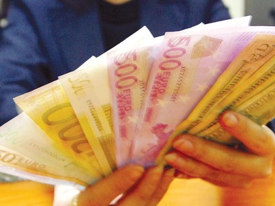 Euro tăng giá, ai được lợi?