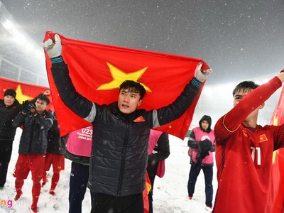 Với tiền thưởng từ các cá nhân, tổ chức trong và ngoài nước dều phải nộp thuế. Ảnh: Hoàng Hà.