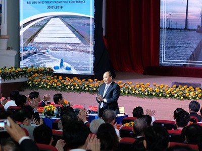 Thủ tướng Nguyễn Xuân Phúc dự hội nghị chuyên đề về xúc tiến đầu tư của tỉnh Bạc Liêu. Ảnh: VGP/Quang Hiếu