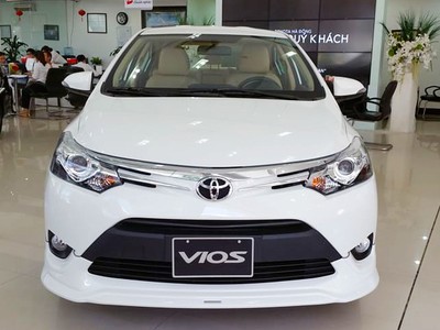 Sát Tết, Toyota đồng loạt giảm giá Camry, Vios