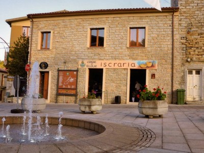 Thị trấn biển Italy rao bán hàng trăm căn nhà với giá 1 USD