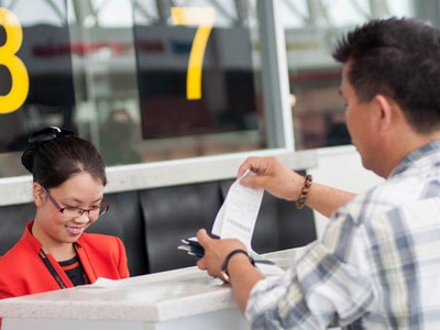 Kinh nghiệm của nhiều người khi du lịch Tết, nên đặt vé và các dịch vụ trước 2 tháng để có giá tốt. Ảnh minh họa: Jetstar.