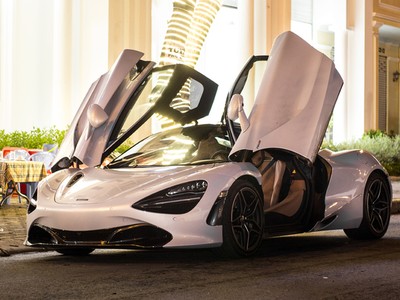 Siêu xe McLaren 720S duy nhất Việt Nam lần đầu dạo phố