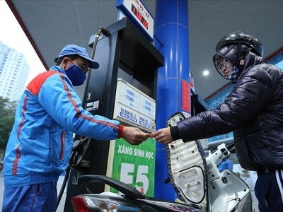 Xăng E5 đã được các nước sử dụng từ lâu, tại Việt Nam từ 1/1/2018 mới bán đại trà sau thời gian dài thực hiện thí điểm tại một số tỉnh, thành.