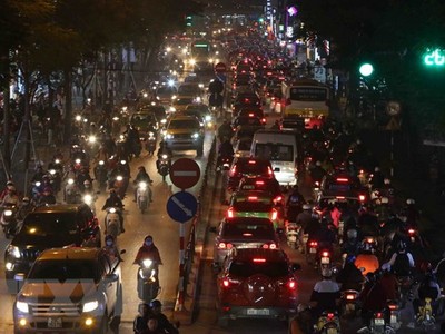 Tình trạng ùn tắc giao thông tại tuyến đường Chùa Bộc. (Ảnh: Thành Đạt/TTXVN)