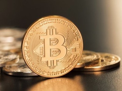 Bitcoin, Ripple phục hồi thần tốc sau ngày đỏ sàn cùng chứng khoán