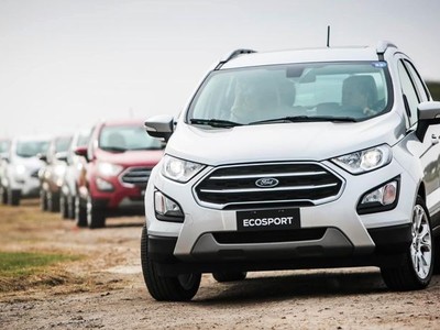 Ô tô “cháy hàng”, mất thêm trăm triệu vẫn không có xe chơi Tết