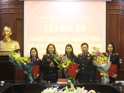 Phó Viện trưởng VKSND tối cao Nguyễn Thị Thủy Khiêm trao quyết định bổ nhiệm chức vụ lãnh đạo cấp phòng Vụ 10 VKSND tối cao