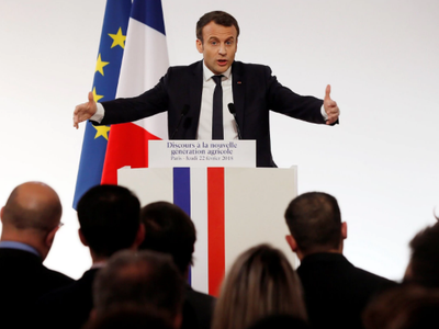 Tổng thống Macron phát biểu trước các nông dân Pháp tại Điện Elysee (Ảnh: Reuters)