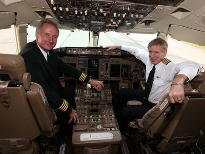 Ông John Dunkin (trái) lái máy bay riêng của ông Trump năm 2014 (Ảnh: Getty)