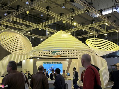 Bộ trưởng Lào tại MWC: 'Chúng tôi rất tự tin về tương lai của Viettel'