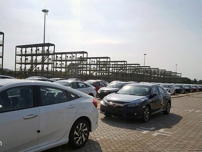 Lô xe nhập khẩu mới cập cảng TP.HCM đầu tháng 3. 