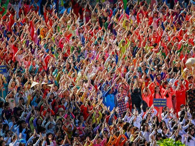 Hơn 3.000 người đồng diễn áo dài trên phố đi bộ Nguyễn Huệ