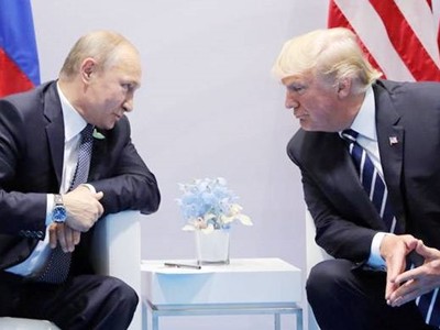 Putin (trái) và Trump gặp nhau tại G20 ở Đức năm 2017. Ảnh: Reuters.