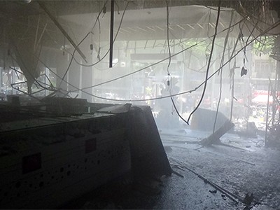 Cháy tại trung tâm thương mại ở Sài Gòn, nhiều người tháo chạy