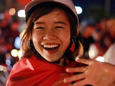 Nụ cười rạng rỡ của người hâm mộ Nha Trang khi U23 Việt Nam đánh bại U23 Qatar tiến vào trận chung kết lịch sử. Ảnh: Xuân Ngọc.