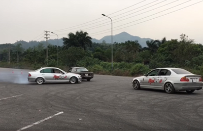 Tay lái Việt trổ tài drift tại Hà Nội
