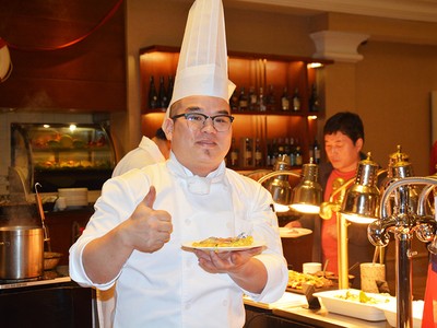 Đầu bếp Đài Loan mang trứng đúc hàu, mì, xôi cua đến Hà Nội