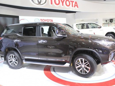 Nhập khẩu xe để nghiên cứu, Toyota cũng gặp rắc rối (Ảnh minh họa)