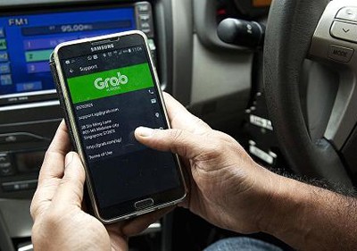 Grab sẽ "một mình một ngựa" khi không còn đối thủ trực tiếp Uber. Ảnh: CNBC.