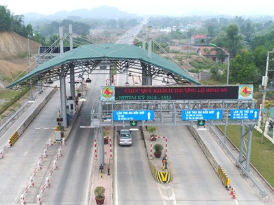 Trạm thu phí Thái Nguyên - Chợ Mới rất vắng phương tiện. Ảnh: Xuân Hoa. 