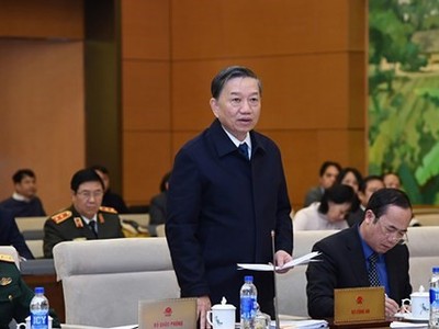 Bộ trưởng Công an Tô Lâm đại diện cơ quan chủ trì soạn thảo trong một phiên trình dự án luật trước UB Thường vụ Quốc hội